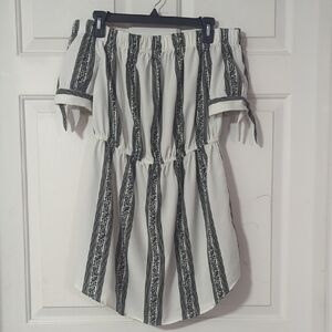 Black and White Off The Shoulder Patterned Top